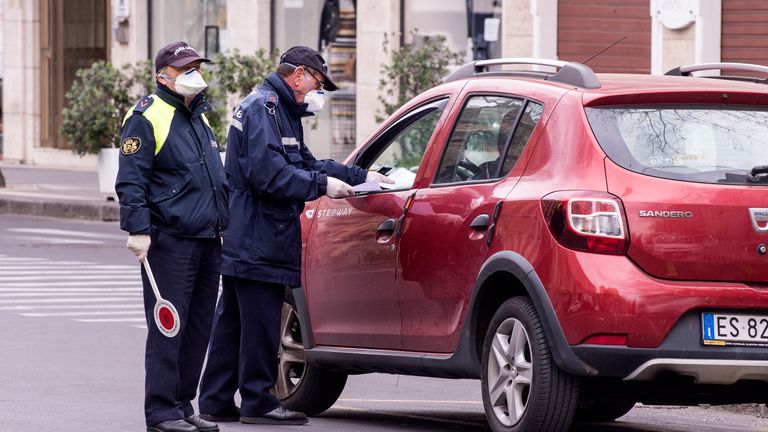 Les mesures préventives dans la ville comprennent plus de contrôles sur les conducteurs par la police municipale de Catane, en Italie