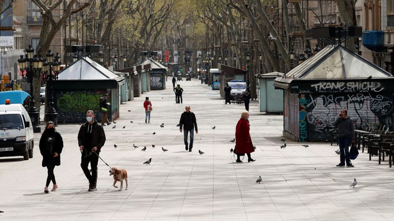 Vue générale de Las Ramblas lors d'une épidémie de coronavirus (COVID-19) à Barcelone, Espagne, le 18 mars 2020. REUTERS / Albert Gea