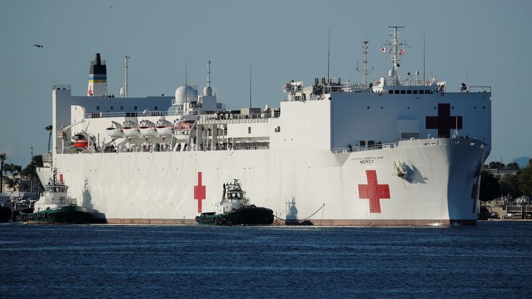 L'USNS Mercy est l'un des deux navires-hôpitaux utilisés pour traiter les patients non coronavirus