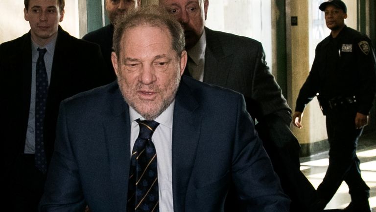 Harvey Weinstein arrive pour son procès pour agression sexuelle
