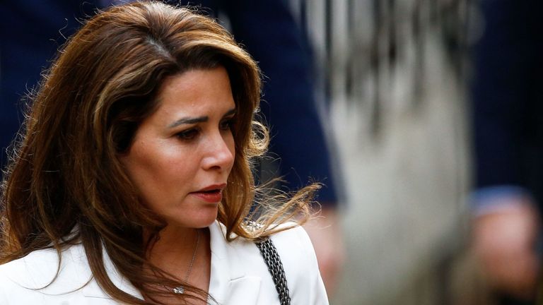 La princesse Haya bint Al Hussein, l'épouse du cheikh Mohammed bin Rashid Al Maktoum de Dubaï, arrive à la Haute Cour de Londres