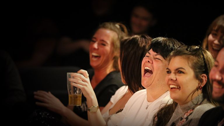 Un membre du public pensait que l'émission était en direct: Pic: Hot Water Comedy Club
