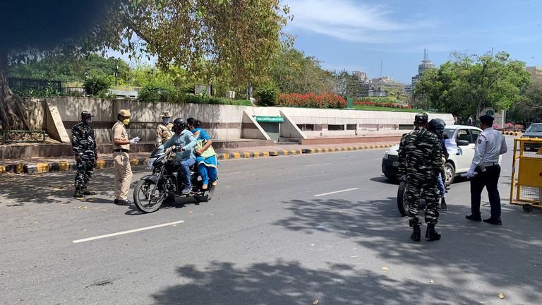 Les routes de Delhi sont incroyablement calmes 