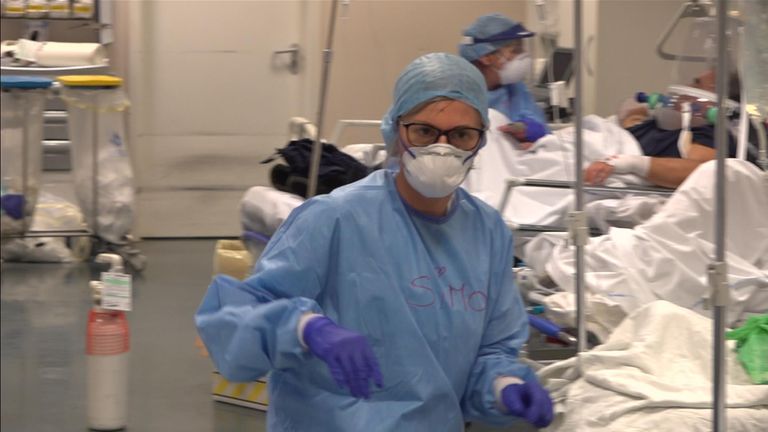 Le personnel travaille d'arrache-pied pour aider les patients