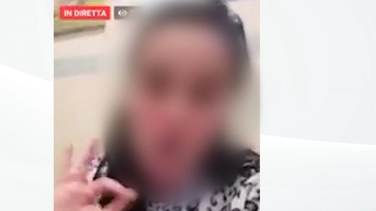 La femme s'est défendue dans une vidéo mise en ligne