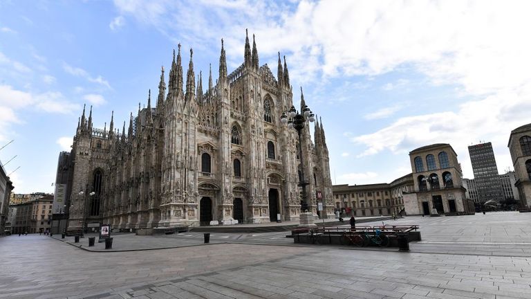 MILAN, ITALIE - 15 MARS: Les rues désertes sont vues au cours des six jours d'un blocage sans précédent dans toute l'Italie, imposé pour ralentir l'épidémie de coronavirus le 15 mars 2020 à Milan, en Italie. (Photo de Fabio Iona / Corbis via Getty Images)

