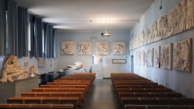 Une salle de conférence à l'Université La Sapienza est vide à Rome, alors que l'Italie tente de contenir l'épidémie de COVID-19.