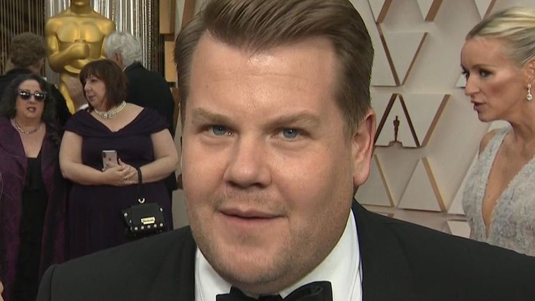 James Corden présentait un prix aux Oscars, mais il a été rejoint par un ami spécial sur le tapis rouge.