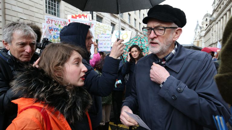Jeremy Corbyn a rejoint les manifestants pour le rassemblement à Whitehall