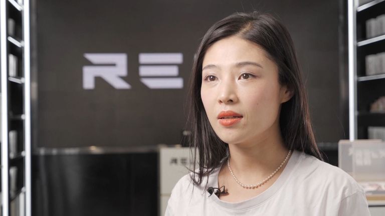 Kate Wong a déclaré que la production dans son entreprise avait été retardée