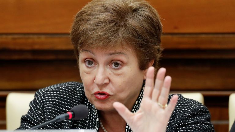 PHOTO DE DOSSIER: La Directrice générale du FMI, Kristalina Georgieva, prend la parole lors d'une conférence organisée par le Vatican sur la solidarité économique, au Vatican, le 5 février 2020. REUTERS / Remo Casilli / File Photo