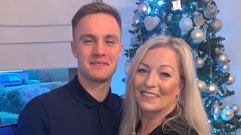 Matthew McCombe avec sa mère Paula