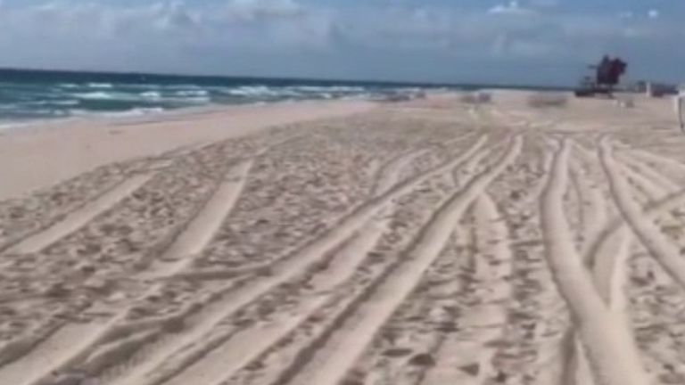 Miami Beach est vide car les gens restent à l'écart à cause du coronavirus