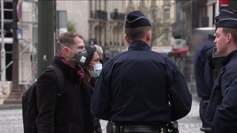 La police française impose un couvre-feu nocturne
