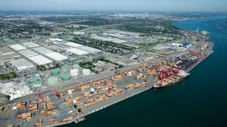 Bourassa a fait livrer le papier au port de Montréal au Canada 