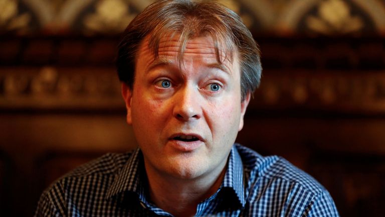 M. Ratcliffe a critiqué les conditions de détention de sa femme