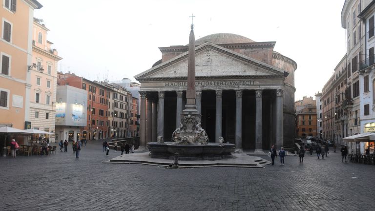 Le centre de Rome est vu complètement désert