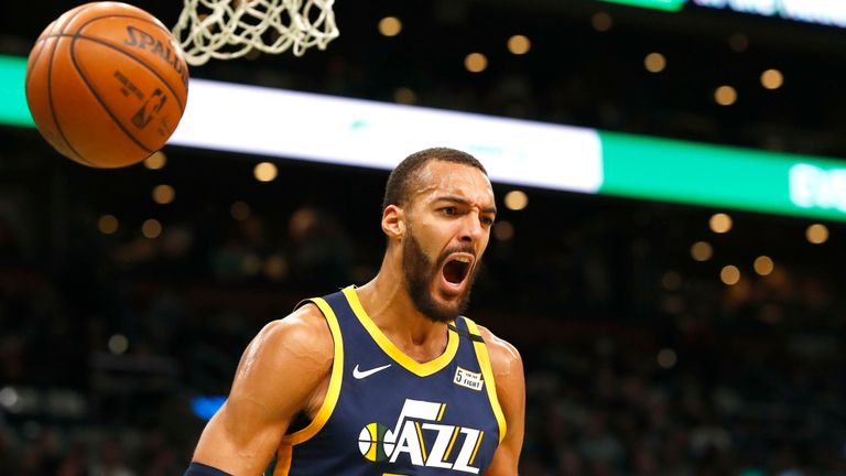 Rudy Gobert # 27 de l'Utah Jazz réagit après avoir trempé au cours du troisième trimestre du match contre les Celtics de Boston au TD Garden le 06 mars 2020