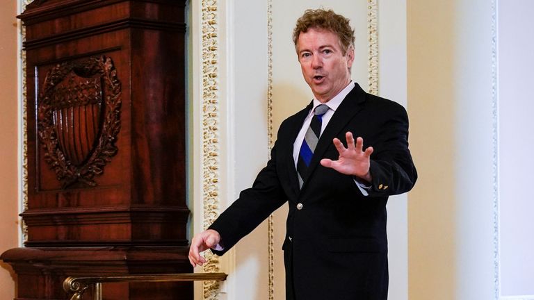 Le sénateur Rand Paul (R-KY) arrive pour le début du procès en mise en accusation du président américain Donald Trump sur Capitol Hill à Washington, États-Unis, le 16 janvier 2020. REUTERS / Joshua Roberts