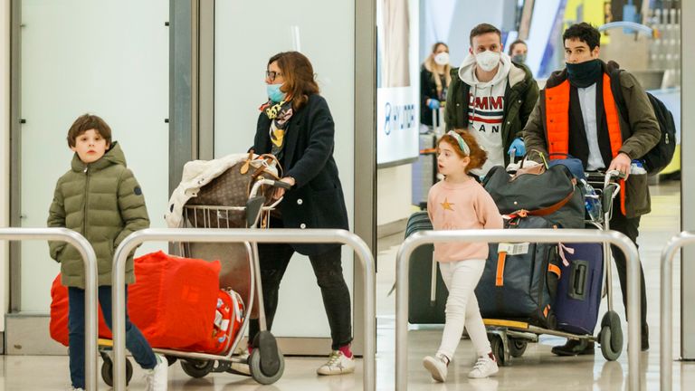 Les touristes britanniques ont été invités à retourner au Royaume-Uni depuis l'Espagne dès que possible