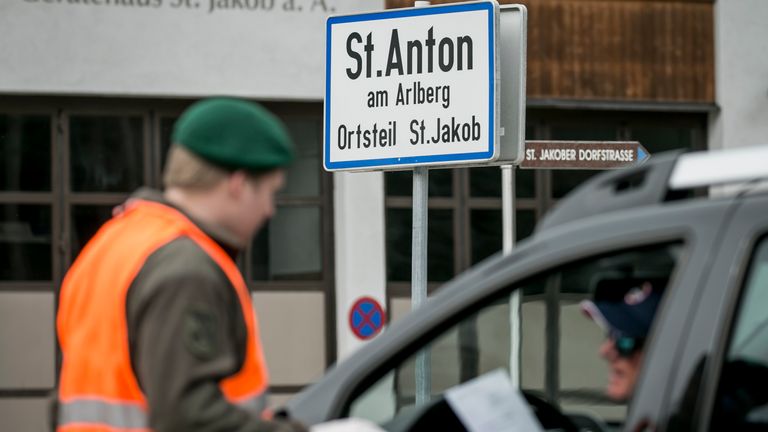 St Anton en Autriche a été placé en quarantaine après qu'un groupe de cas y ait été lié