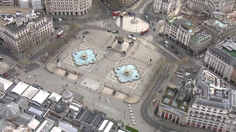Trafalgar Square, qui grouille habituellement de touristes, était pratiquement déserte