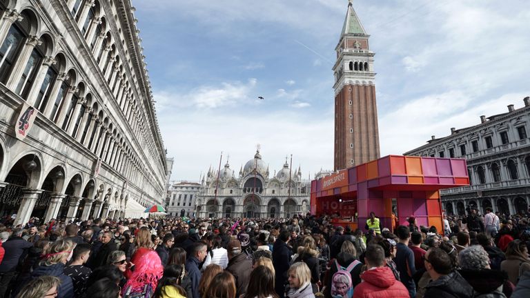 Venise, Italie - 16 février: une vue générale de la place San Marco pendant le Carnaval de Venise 2020 le 16 février 2020 à Venise, Italie. (Photo de Vittorio Zunino Celotto / Getty Images)