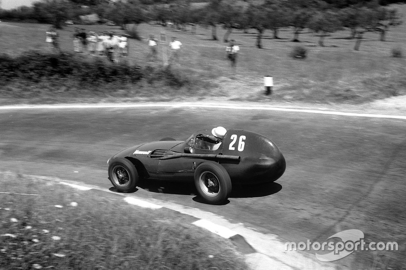 L'un des plus grands moteurs d'une belle carrière. Vanwall de Moss a remporté le Pescara GP de 1957 par plus de trois minutes! 