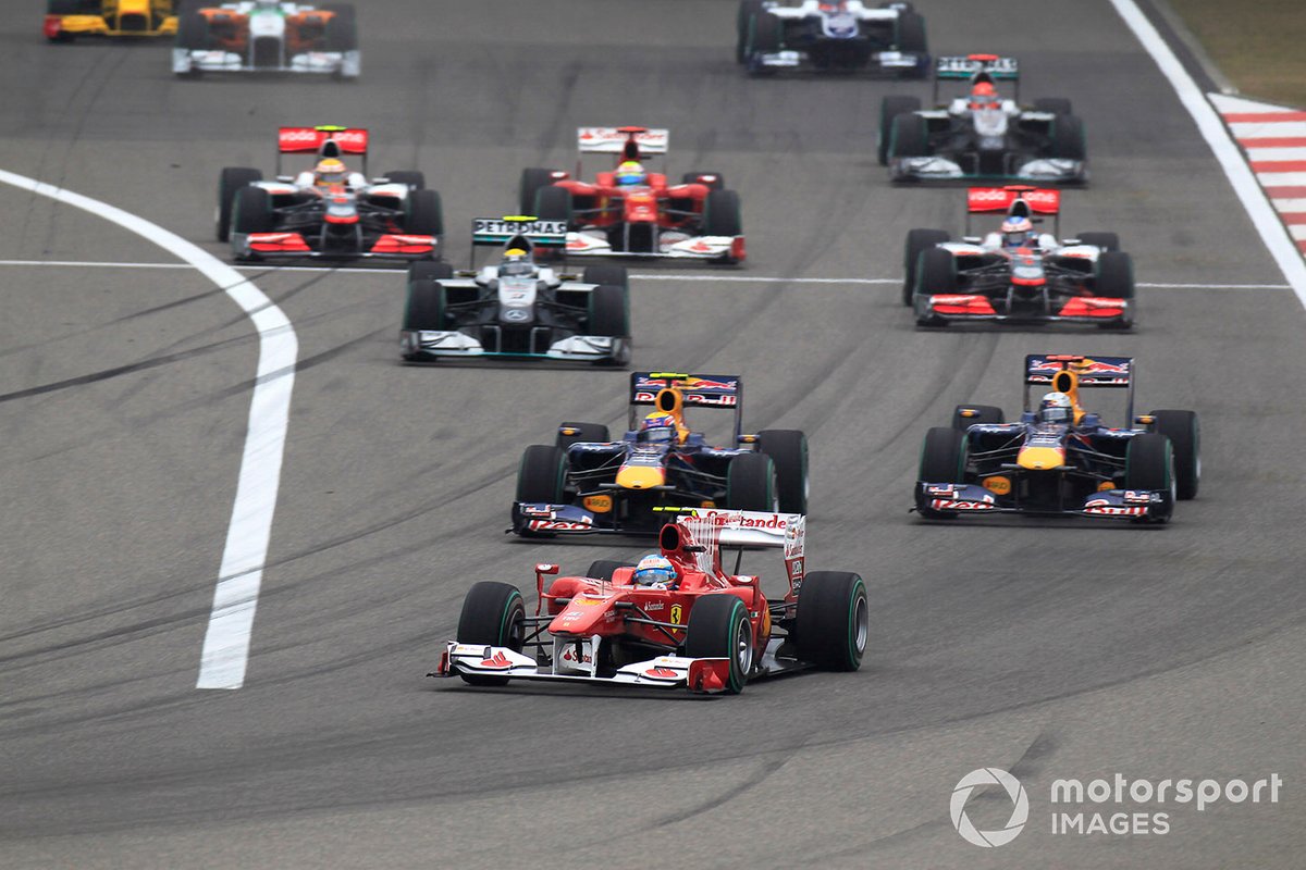 Fernando Alonso, Ferrari F10 en tête au départ