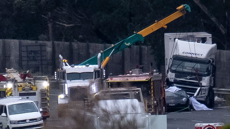 Les services d'urgence travaillant sur les lieux de l'accident