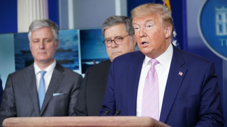Le président américain Donald Trump prend la parole lors du briefing quotidien sur le roman coronavirus, COVID-19, dans la Brady Briefing Room à la Maison Blanche le 1er avril 2020, à Washington, DC. (Photo de MANDEL NGAN / AFP) (Photo de MANDEL NGAN / AFP via Getty Images)