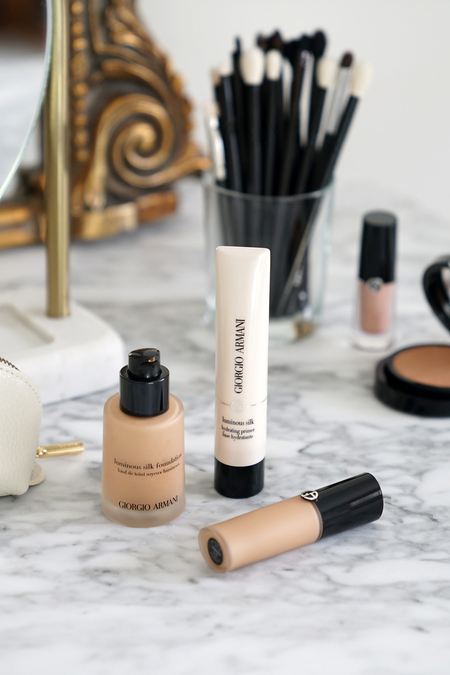 Fond de teint en soie lumineuse Armani, apprêt hydratant et correcteur 6.5