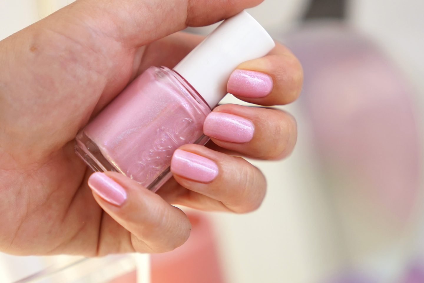 Vernis à ongles Essie embrassé par la brume