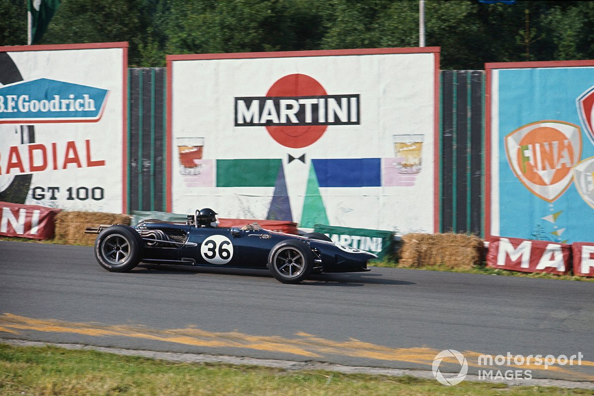 Le magnifique Eagle-Weslake de Gurney se dirige vers cette célèbre victoire à Spa en 1967. 