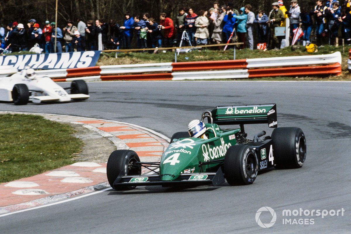 Danny Sullivan, Tyrrell 011 Ford, dirige Alan Jones, Arrows A6 Ford