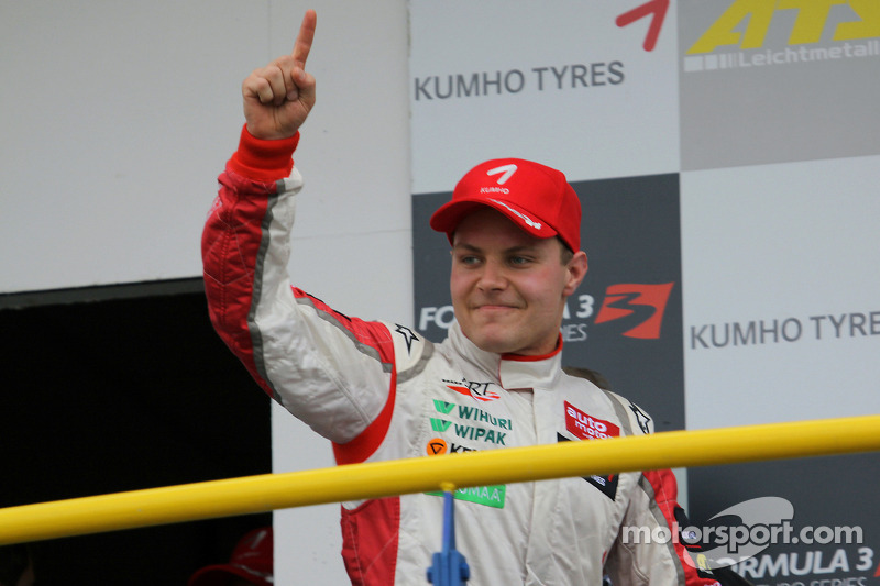 Podium: vainqueur de la course Valtteri Bottas, ART Grand Prix Dallara F308 Mercedes