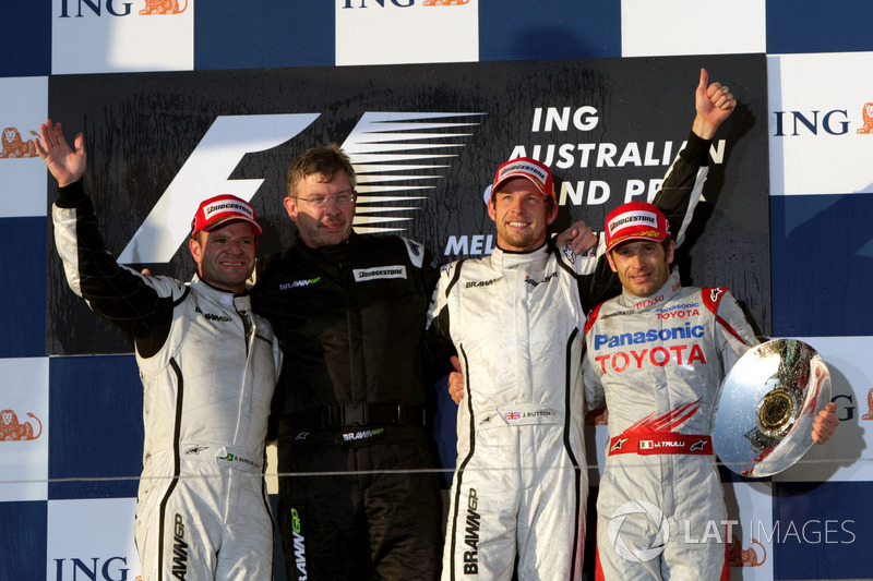 Podium: deuxième place Rubens Barrichello, Brawn GP, ​​Ross Brawn, Brawn GP Team Principal, Jenson Button, Brawn GP, ​​troisième place Jarno Trulli, Toyota 