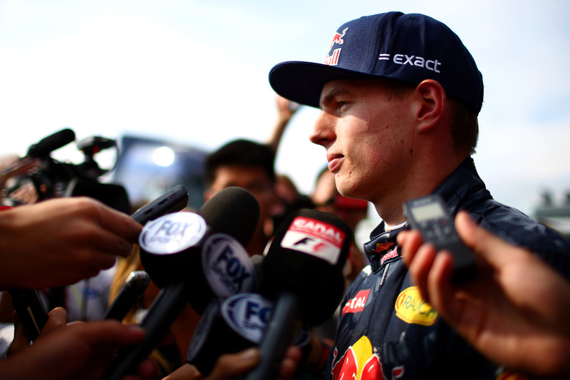 Max Verstappen, Red Bull Racing s'entretient avec des membres des médias 