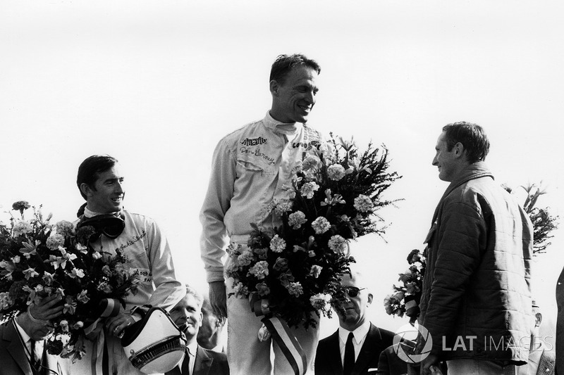 GP post-belge en 1967, et Gurney est flanqué du futur triple champion du monde Jackie Stewart de BRM et sans doute l'as de F1 le plus malchanceux de l'histoire, Chris Amon (Ferrari). 