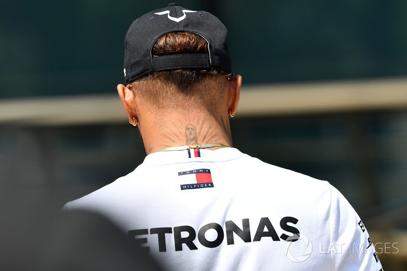 Lewis Hamilton, tatouage Mercedes-AMG F1
