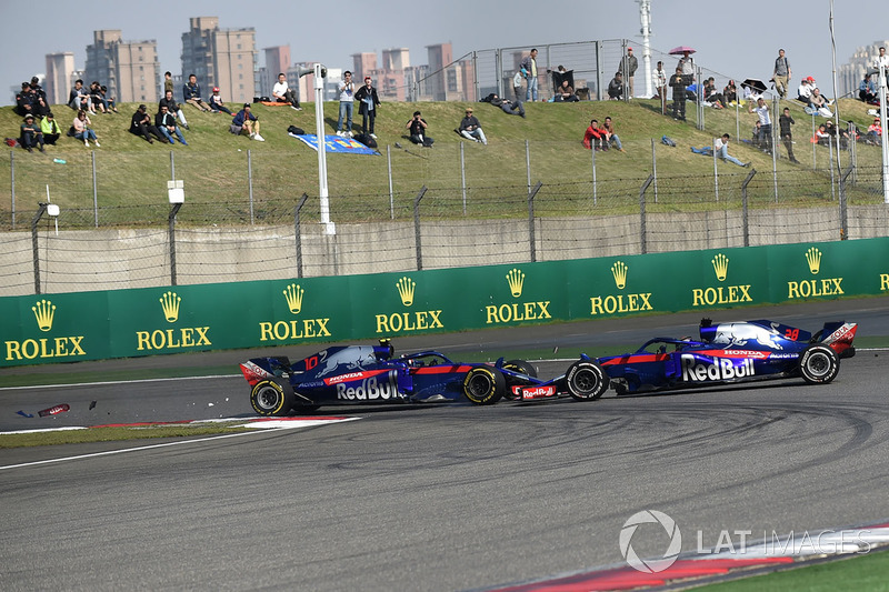 Pierre Gasly, Scuderia Toro Rosso STR13 et Brendon Hartley, Scuderia Toro Rosso STR13 entrent en collision