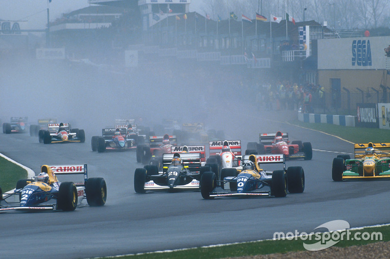 Alain Prost dirige son coéquipier Damon Hill, Williams FW15C, Karl Wendlinger, Sauber C12, Ayrton Senna, McLaren MP4 / 8, Michael Schumacher, Benetton B193B, Michael Andretti, McLaren MP4 / 8