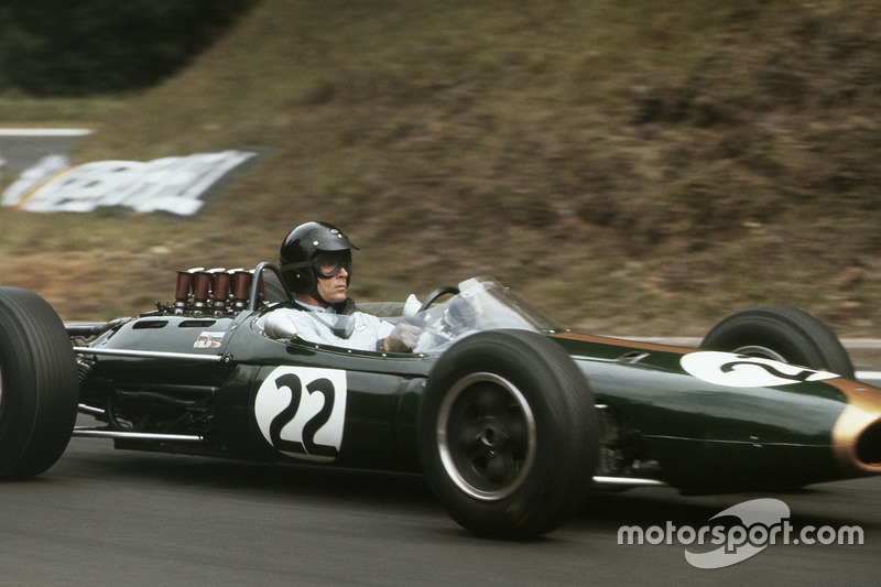 Dan Gurney a remporté la première victoire de l'équipe Brabham, au volant d'une BT7 lors du GP de France 1964 à Rouen. 
