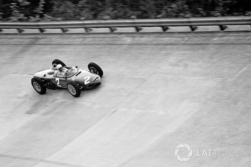 Une autre victoire du GP d'Italie pour Hill, cette fois dans la Ferrari 156 en 1961, et qui a donné lieu au championnat. Cependant, il n'y aurait pas de célébration, car son coéquipier et rival en titre Wolfgang von Trips est décédé dans un accident au 2e tour. 