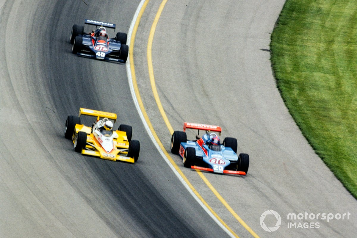 Patrick Racing Wildcat de Gordon Johncock aux côtés de Fletcher Racing Penske de Bob Lazier à Indy en 1981.