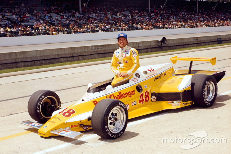 Comme la plupart des concepteurs de voitures Indy ont emprunté la route Lotus pour découvrir l'aérodynamisme, Eagle est allé dans une autre ... 