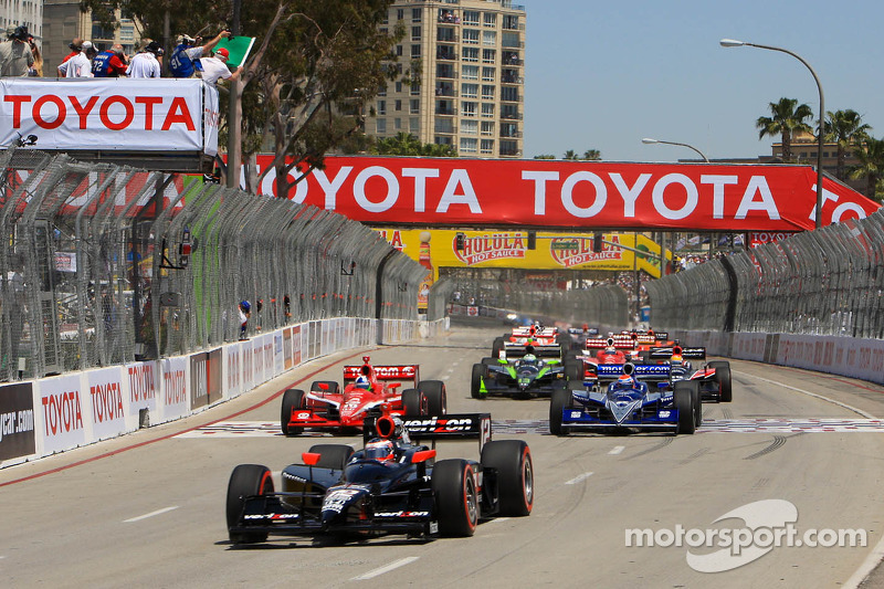 Le policheur de Penske, Will Power, dirigera l'éventuel vainqueur Dario Franchitti de Chip Ganassi Racing et Rafael Matos de Luczo Dragon Racing au départ en 2009. 