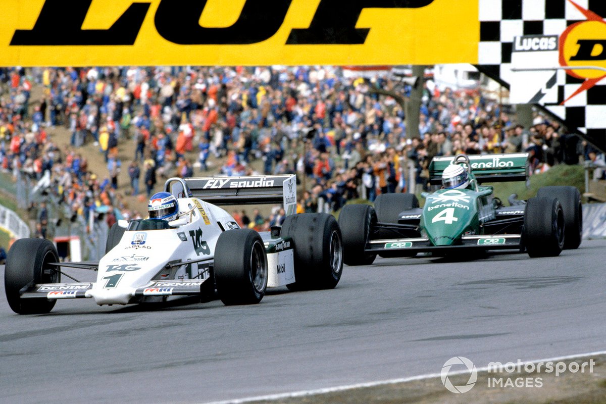 Keke Rosberg, Williams FW08C Ford, dirige Danny Sullivan, Tyrrell 011 Ford
