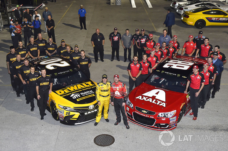 Matt Kenseth, Joe Gibbs Racing Toyota, Dale Earnhardt Jr., Hendrick Motorsports Chevrolet