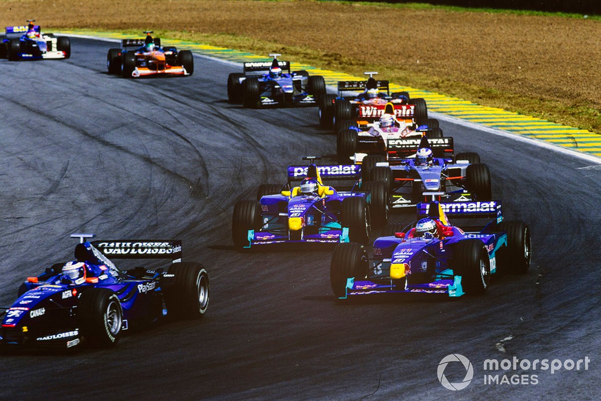 Olivier Panis, Prost AP02 Peugeot, mène Jean Alesi, Sauber C18 Petronas, Pedro Diniz, Sauber C18 Petronas, Stephane Sarrazin, Minardi M01 Ford, Alex Zanardi, Williams FW21 Supertec